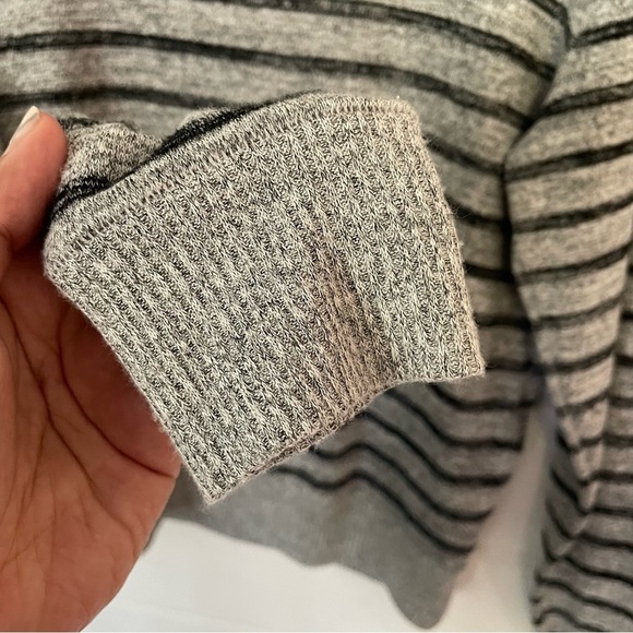EUC Rag & bone Lightweight Striped Gray Black Crewneck Long Sleeve Sweater XS - Picture 6 of 8